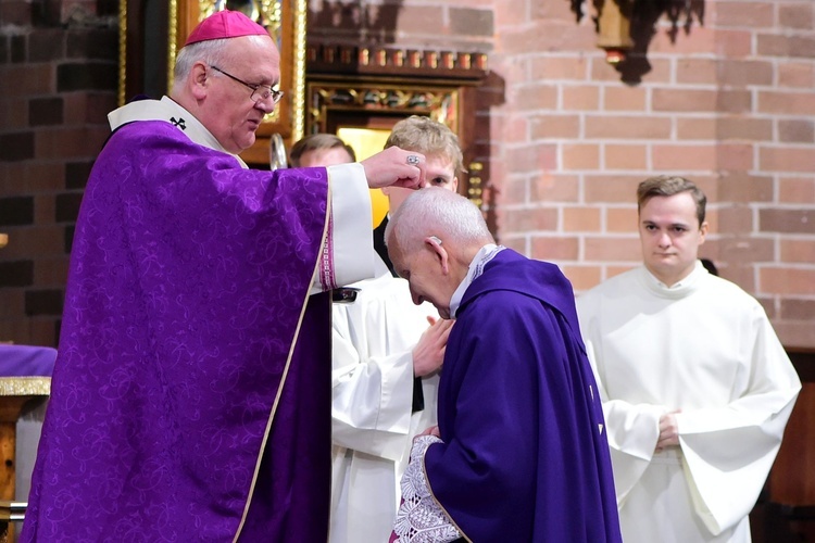 Środa Popielcowa - konkatedra św. Jakuba w Olsztynie