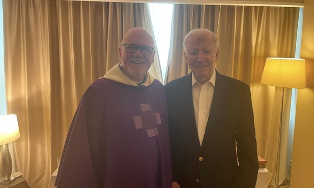 Joe Biden wziął udział w Mszy z okazji Środy Popielcowej w zaimprowizowanej kaplicy w hotelu Marriott