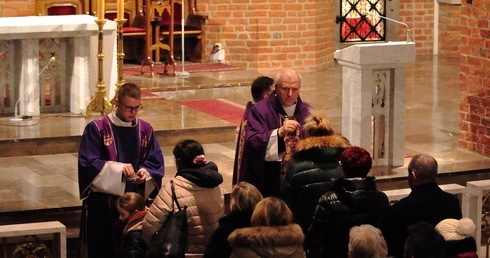 Bp Jezierski: Ważne jest nawrócenie serca