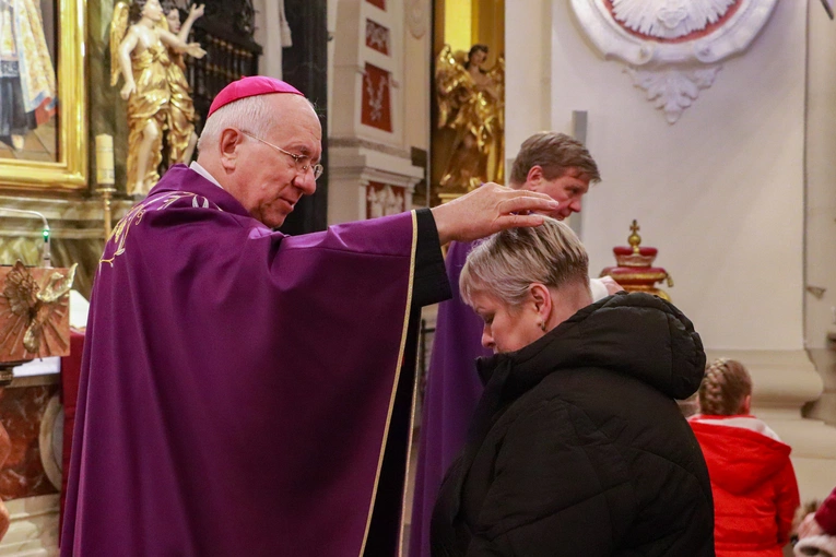 Środa Popielcowa w łowickiej katedrze