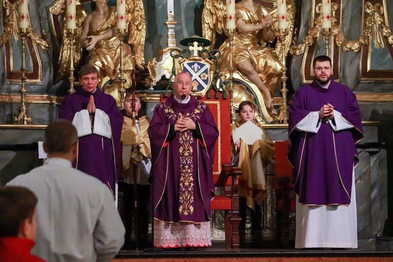 Środa Popielcowa w łowickiej katedrze