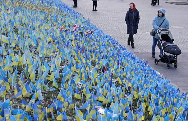 Mija rok od początku rosyjskiej inwazji, Ukraina obroniła niepodległość kosztem tysięcy ofiar