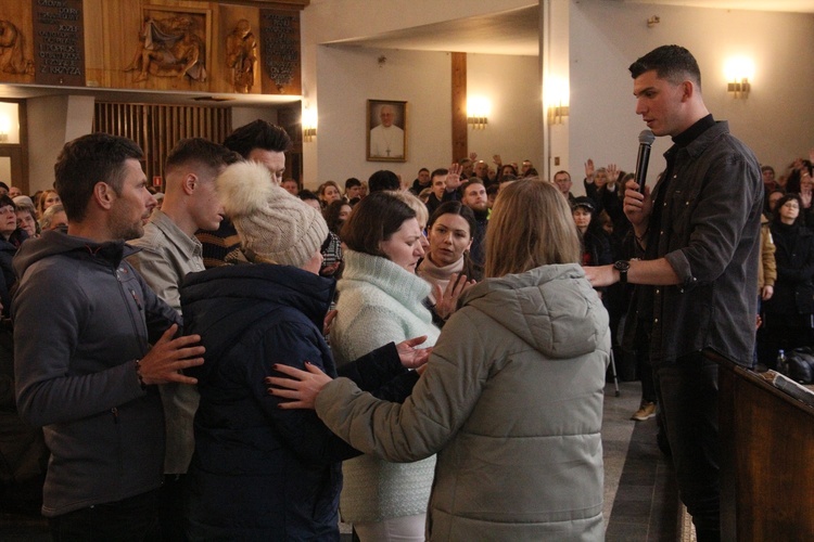 Modlitwa o uzdrowienie z udziałem Marcina Zielińskiego na Poczekajce