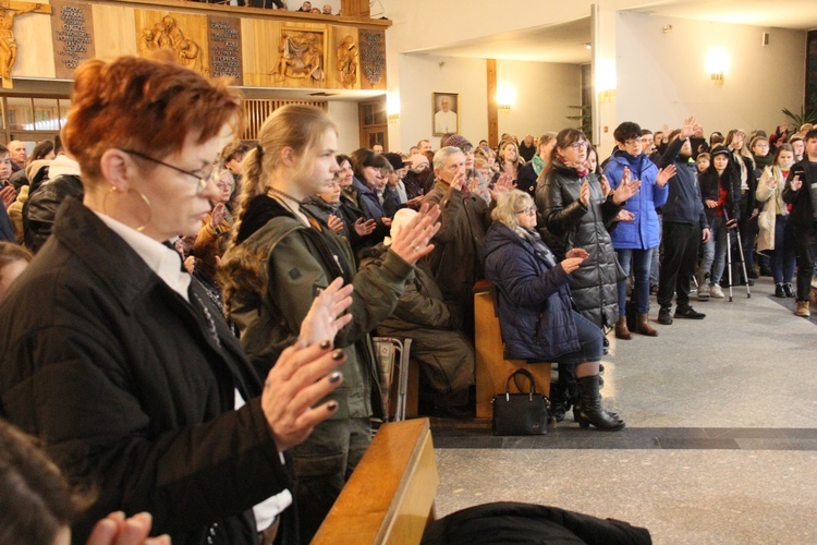 Modlitwa o uzdrowienie z udziałem Marcina Zielińskiego na Poczekajce