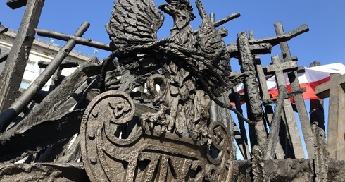 Nowe upamiętnienie na pomniku Poległym i Pomordowanym na Wschodzie