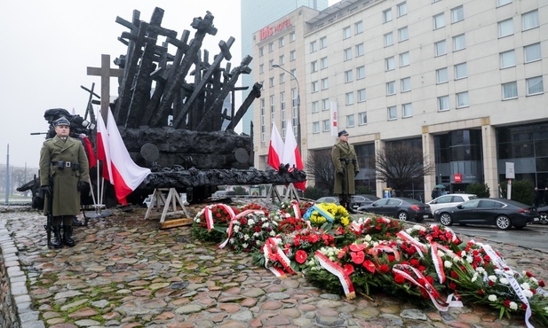 Odsłonięto nowy element pomnika Poległym i Pomordowanym na Wschodzie