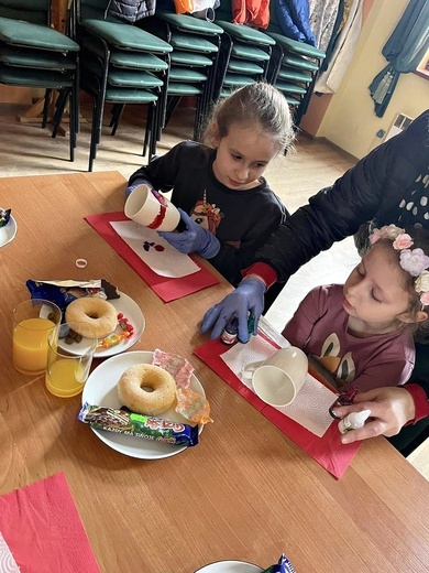 Warsztaty malowania ceramiki w gminie Świdnica