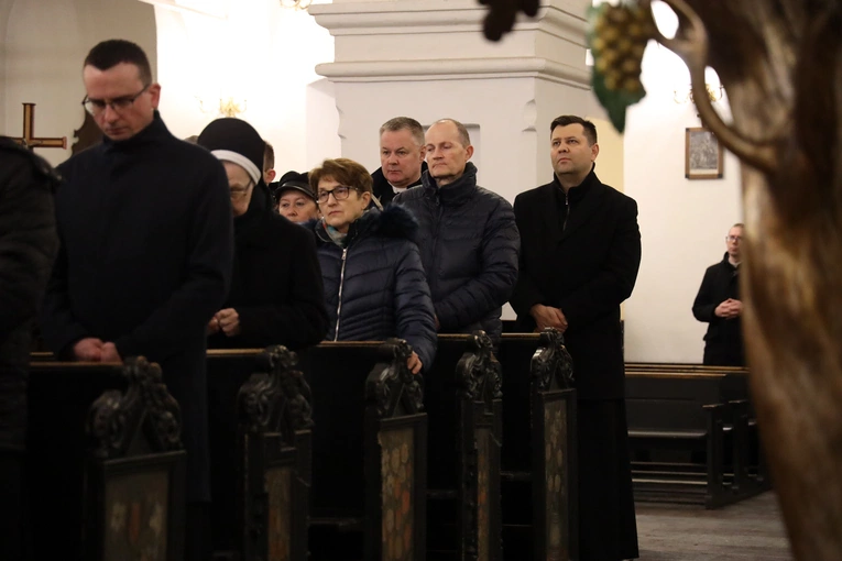 Modlitwa za zranionych w Kościele