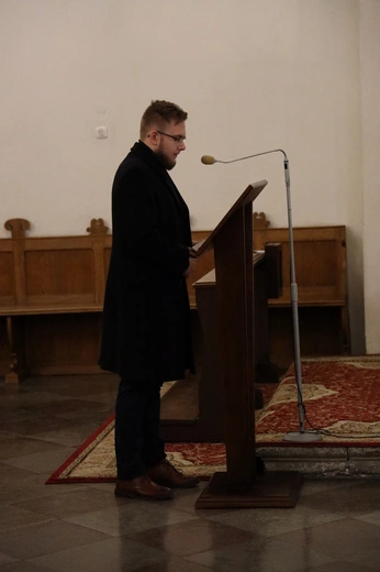 Modlitwa za zranionych w Kościele