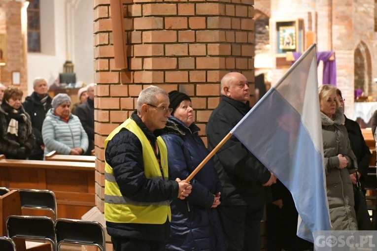 Głogów. Poświęcenie Drogi Krzyżowej i modlitwa o pokój na Ukrainie