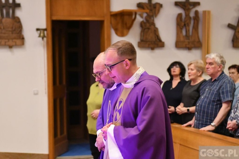 Rekolekcje dla parafialnych zespołów Caritas w Głogowie