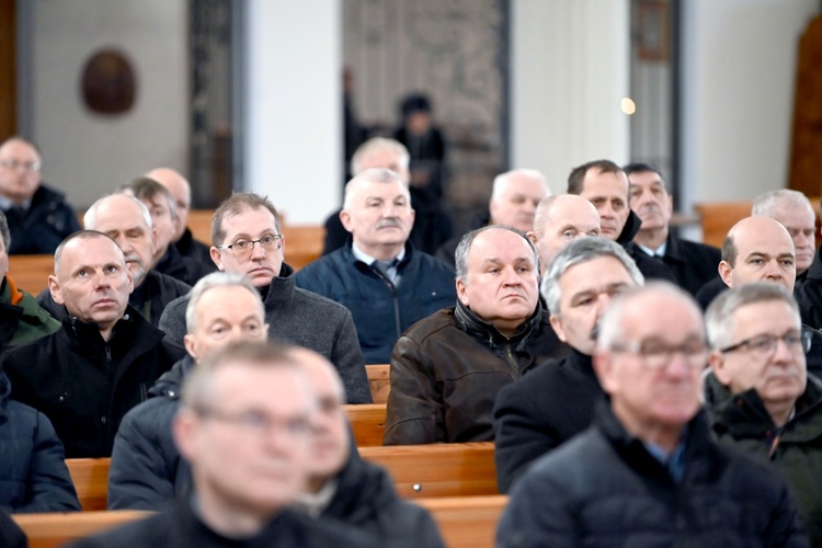 Kłodzko. Wielkopostny dzień skupienia dla nadzwyczajnych szafarzy Komunii Świętej