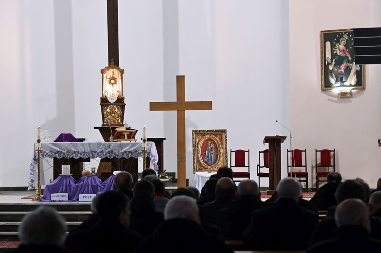 Kłodzko. Wielkopostny dzień skupienia dla nadzwyczajnych szafarzy Komunii Świętej