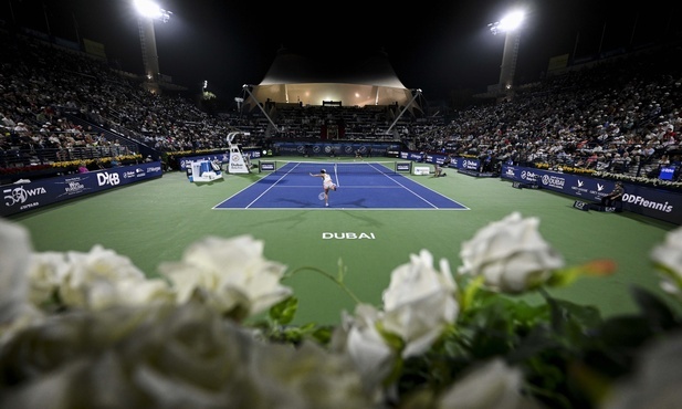 Turniej WTA w Dubaju - Świątek przegrała z Krejcikovą w finale