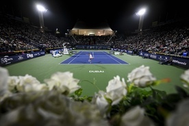 Turniej WTA w Dubaju - Świątek przegrała z Krejcikovą w finale