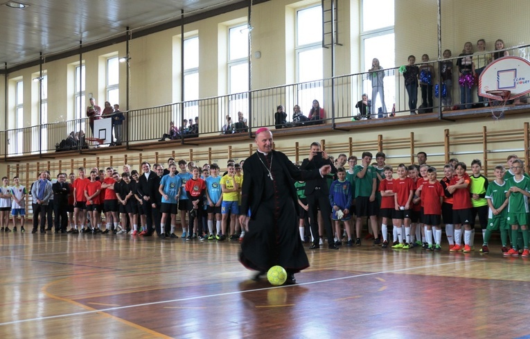 Finały rozpoczął bp Marek Solarczyk.