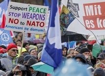 W Berlinie protestowano przeciw wysyłaniu broni Ukrainie