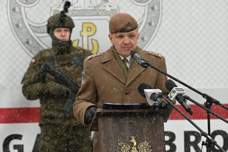 Dzierżoniów. Msza św. i uroczysta przysięga Wojsk Obrony Terytorialnej (WOT)