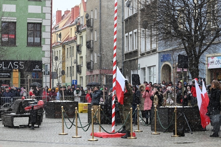 Dzierżoniów. Msza św. i uroczysta przysięga Wojsk Obrony Terytorialnej (WOT)