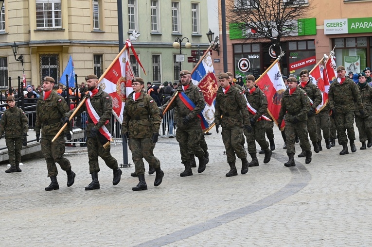 Dzierżoniów. Msza św. i uroczysta przysięga Wojsk Obrony Terytorialnej (WOT)
