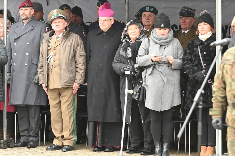 Dzierżoniów. Msza św. i uroczysta przysięga Wojsk Obrony Terytorialnej (WOT)