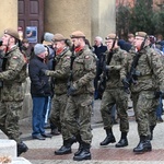 Dzierżoniów. Msza św. i uroczysta przysięga Wojsk Obrony Terytorialnej (WOT)