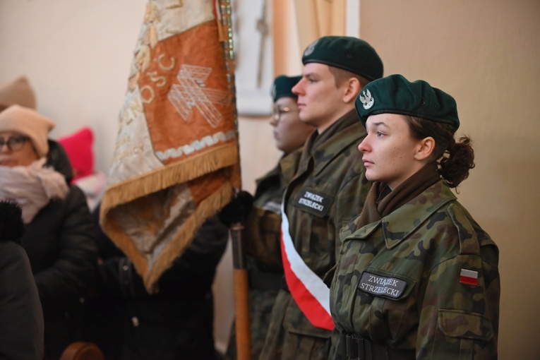 Dzierżoniów. Msza św. i uroczysta przysięga Wojsk Obrony Terytorialnej (WOT)