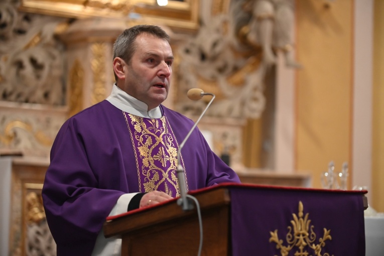 Dzierżoniów. Msza św. i uroczysta przysięga Wojsk Obrony Terytorialnej (WOT)