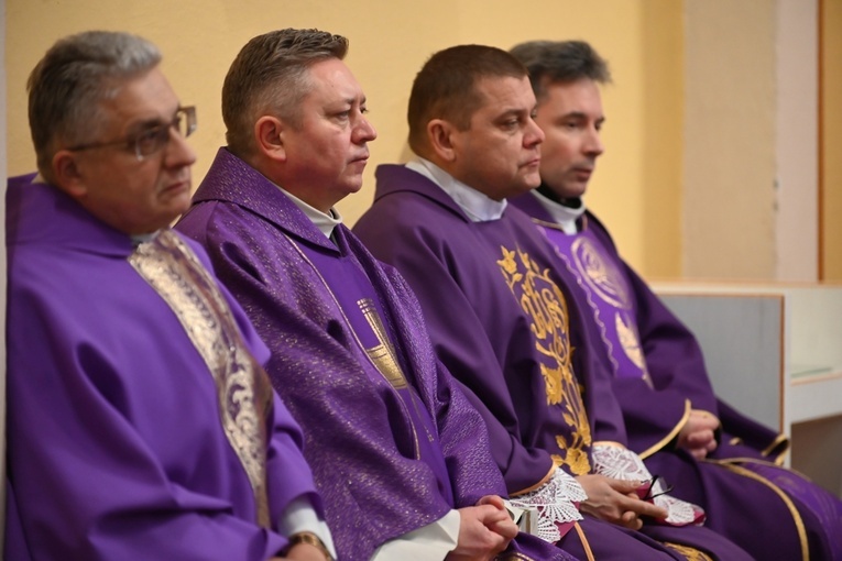 Dzierżoniów. Msza św. i uroczysta przysięga Wojsk Obrony Terytorialnej (WOT)