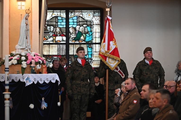 Dzierżoniów. Msza św. i uroczysta przysięga Wojsk Obrony Terytorialnej (WOT)