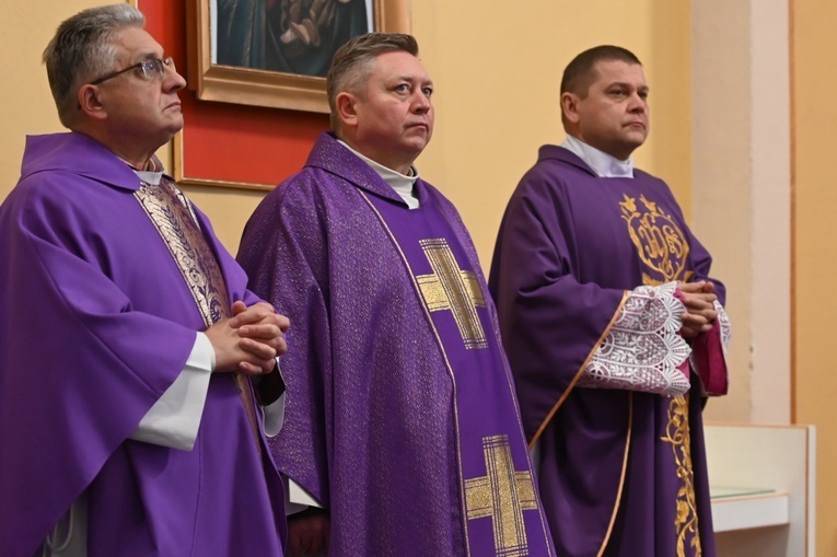 Dzierżoniów. Msza św. i uroczysta przysięga Wojsk Obrony Terytorialnej (WOT)