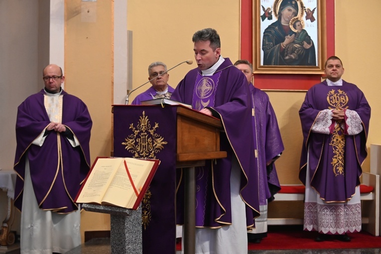 Dzierżoniów. Msza św. i uroczysta przysięga Wojsk Obrony Terytorialnej (WOT)