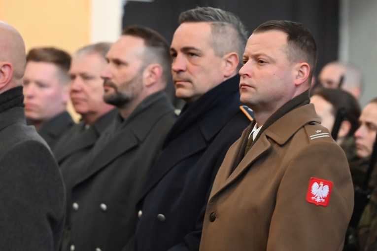 Dzierżoniów. Msza św. i uroczysta przysięga Wojsk Obrony Terytorialnej (WOT)