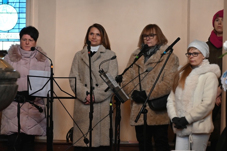 Dzierżoniów. Msza św. i uroczysta przysięga Wojsk Obrony Terytorialnej (WOT)