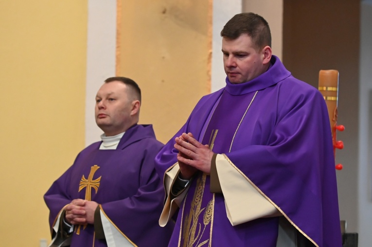 Dzierżoniów. Msza św. i uroczysta przysięga Wojsk Obrony Terytorialnej (WOT)