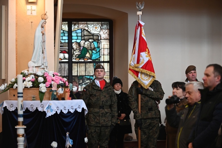 Dzierżoniów. Msza św. i uroczysta przysięga Wojsk Obrony Terytorialnej (WOT)