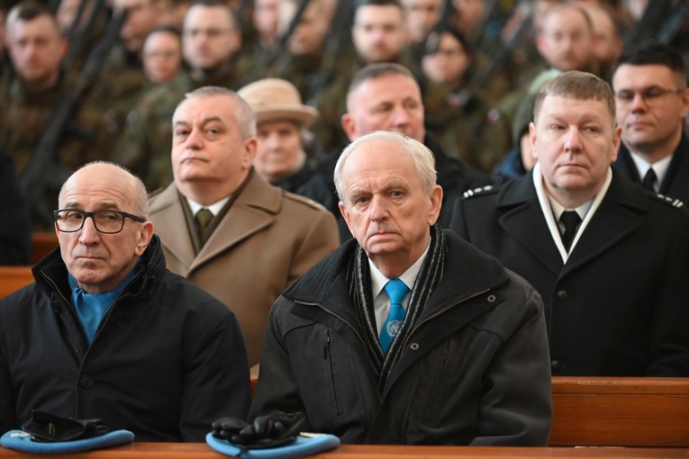 Dzierżoniów. Msza św. i uroczysta przysięga Wojsk Obrony Terytorialnej (WOT)