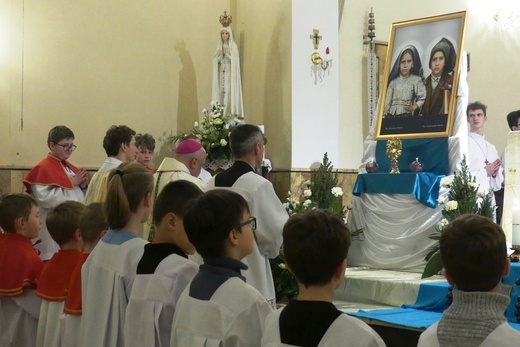 Relikwie świętych dzieci z Fatimy dotarły do bielskiej Wapienicy 