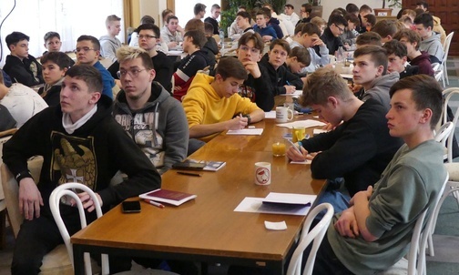 Uczestnicy kursu podczas wykładów w Pogórzu.