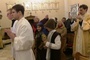 Rodzeństwo - Paulina i Szymek Milerowie wnieśli relikwie św. Hiacynty i św. Franciszka.
