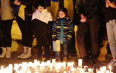 Ekumeniczna modlitwa o pokój w Ukrainie na Rynku bielskiej starówki.