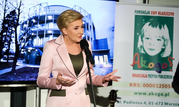 Pierwsza dama: Klinika Budzik powstała z potrzeby wsparcia osób dorosłych w śpiączce 