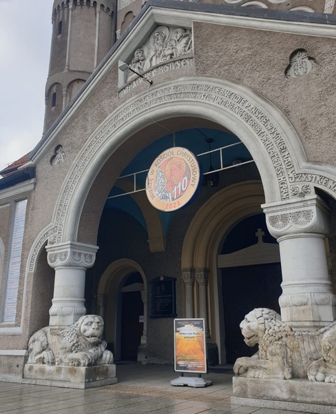 Wejście do kościoła