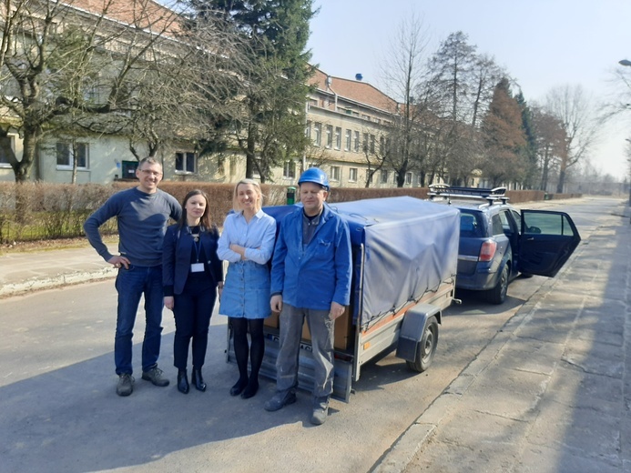 Ks. Mateusz Grochla pomaga Ukraińcom