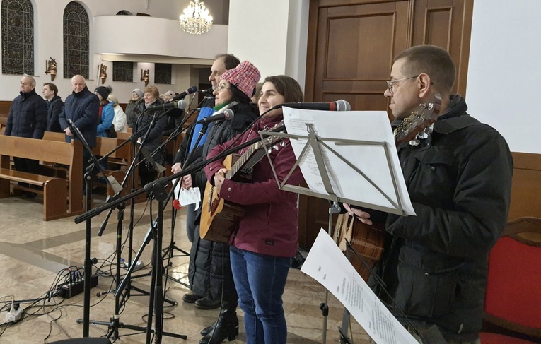 Oprawę muzyczną przygotowała zaprzyjaźniona schola "Zrodzeni w Chrystusie".