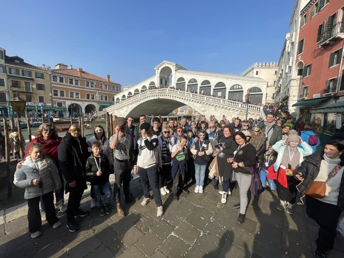 Świebodzice. Zabrali służbę liturgiczną na spotkanie z papieżem