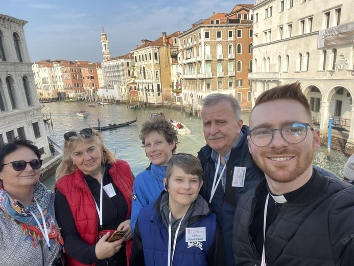 Świebodzice. Zabrali służbę liturgiczną na spotkanie z papieżem