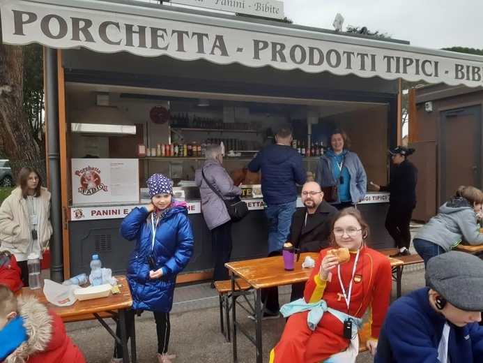 Świebodzice. Zabrali służbę liturgiczną na spotkanie z papieżem