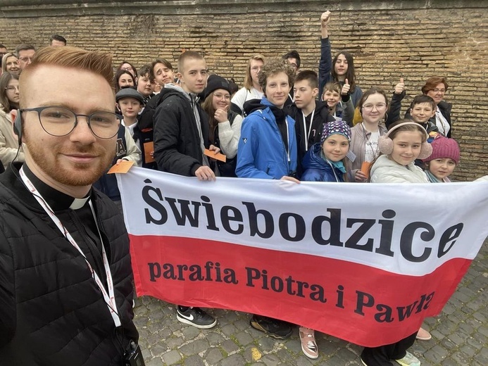 Świebodzice. Zabrali służbę liturgiczną na spotkanie z papieżem