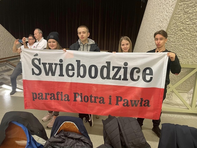 Świebodzice. Zabrali służbę liturgiczną na spotkanie z papieżem
